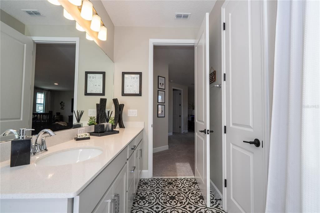 En Venta: $835,000 (5 camas, 4 baños, 3777 Pies cuadrados)