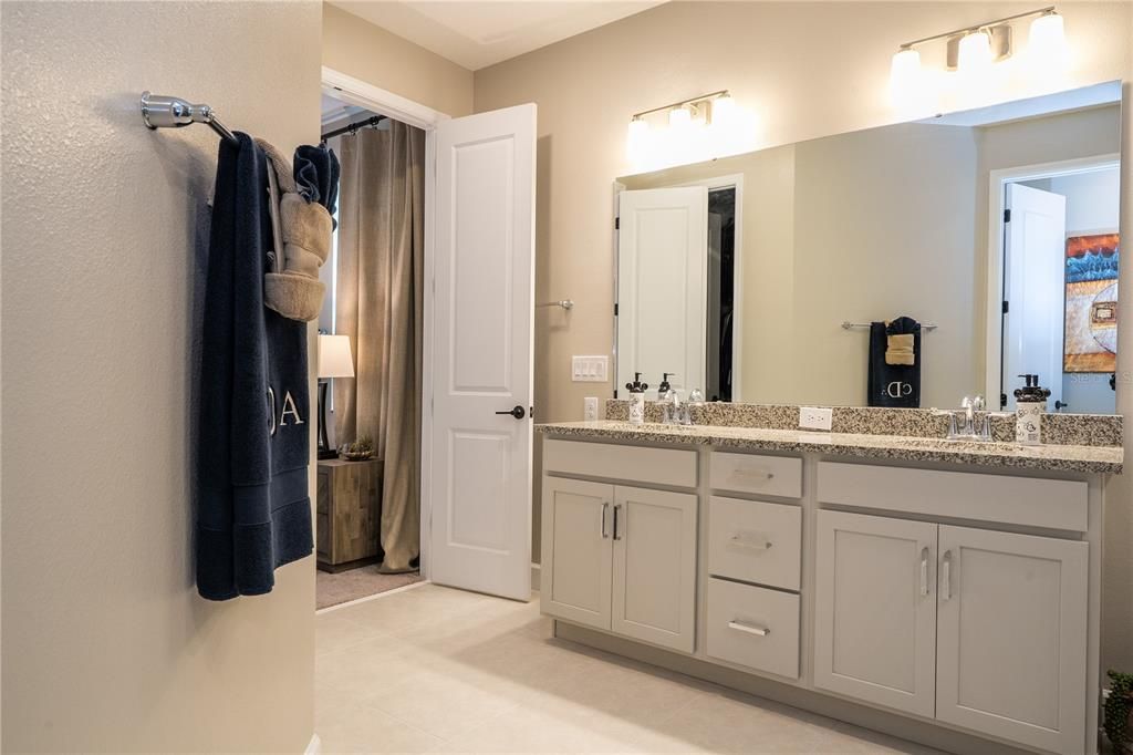 En Venta: $835,000 (5 camas, 4 baños, 3777 Pies cuadrados)