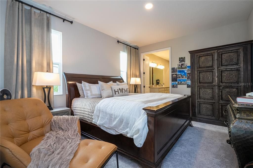 En Venta: $835,000 (5 camas, 4 baños, 3777 Pies cuadrados)