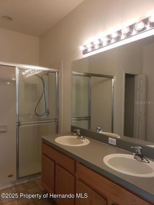 For Rent: $1,900 (3 beds, 2 baths, 1690 Square Feet)