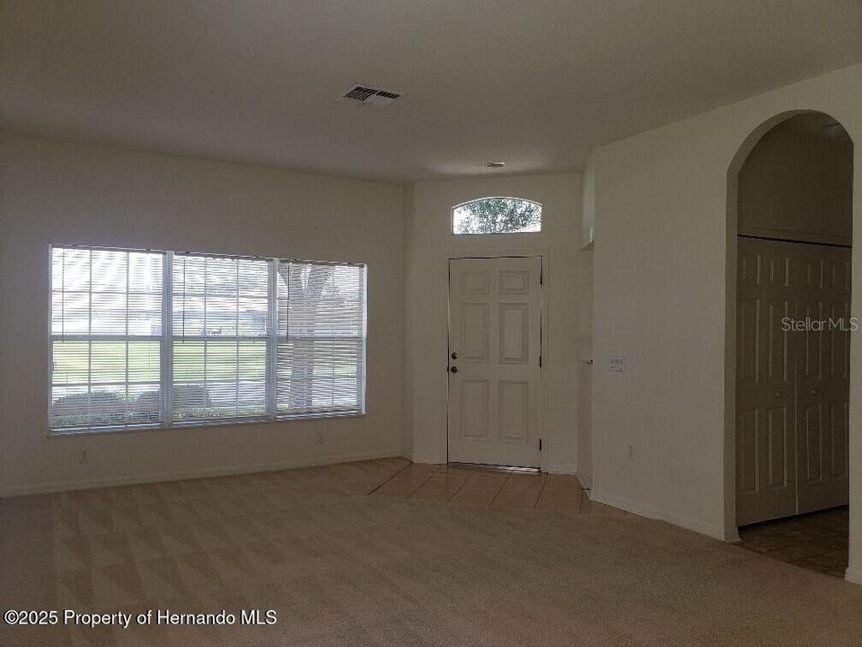 For Rent: $1,900 (3 beds, 2 baths, 1690 Square Feet)