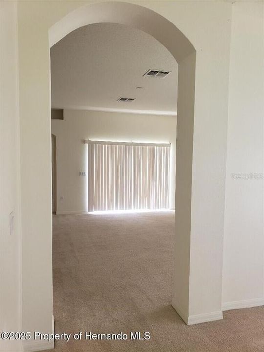 For Rent: $1,900 (3 beds, 2 baths, 1690 Square Feet)