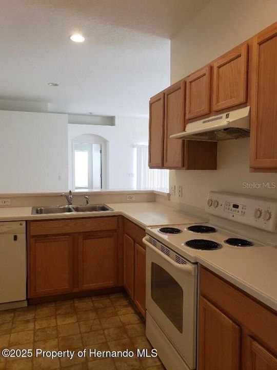 For Rent: $1,900 (3 beds, 2 baths, 1690 Square Feet)
