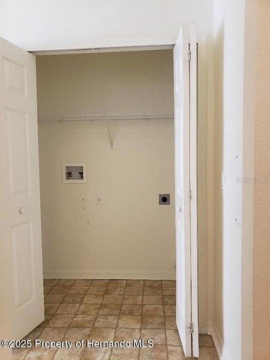 For Rent: $1,900 (3 beds, 2 baths, 1690 Square Feet)