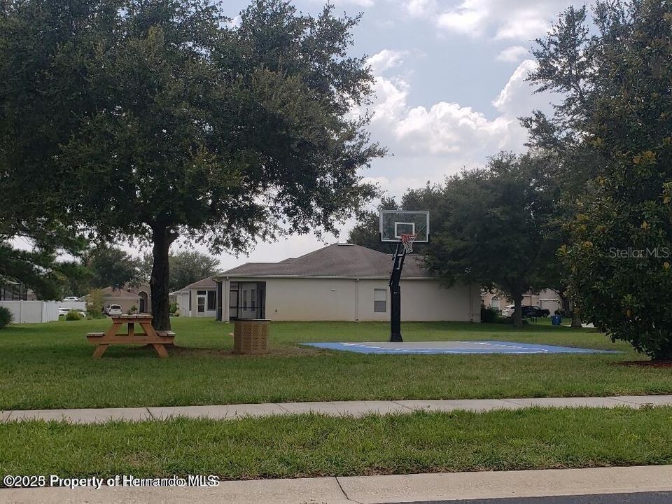 For Rent: $1,900 (3 beds, 2 baths, 1690 Square Feet)