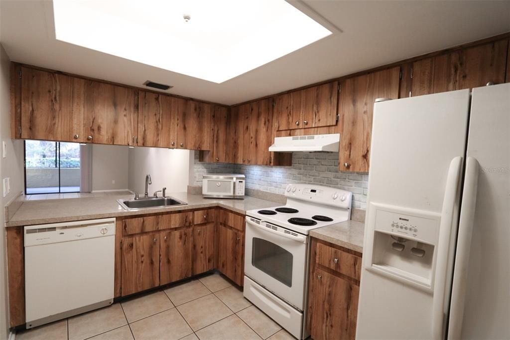 В аренду: $1,525 (2 спален, 2 ванн, 906 Квадратных фут)