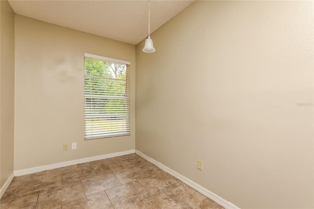 出租: $1,970 (5 贝兹, 2 浴室, 1404 平方英尺)