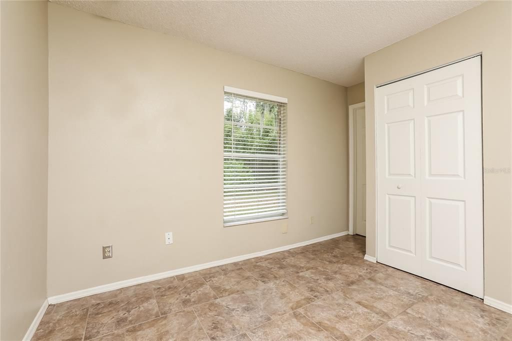 出租: $1,970 (5 贝兹, 2 浴室, 1404 平方英尺)