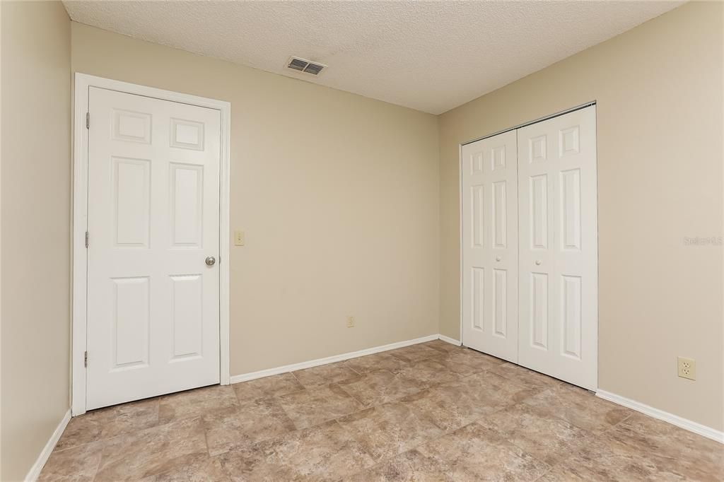 出租: $1,970 (5 贝兹, 2 浴室, 1404 平方英尺)