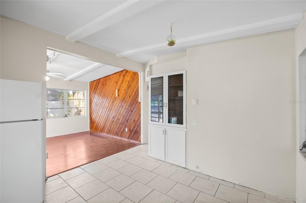 For Sale: $280,000 (2 beds, 2 baths, 1080 Square Feet)