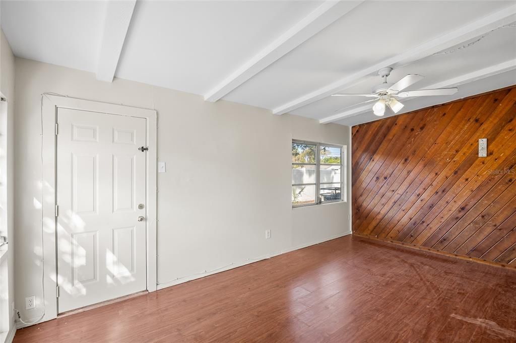 For Sale: $280,000 (2 beds, 2 baths, 1080 Square Feet)