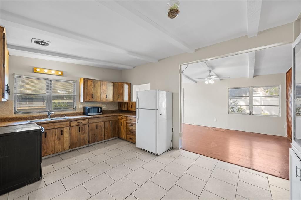 For Sale: $280,000 (2 beds, 2 baths, 1080 Square Feet)