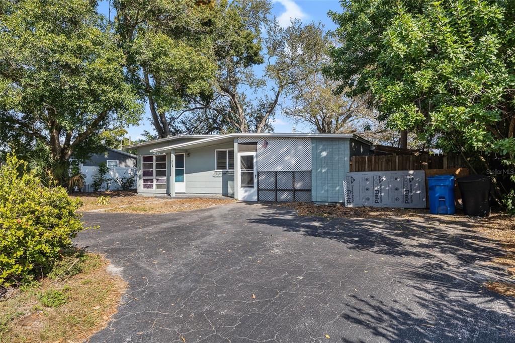 For Sale: $280,000 (2 beds, 2 baths, 1080 Square Feet)