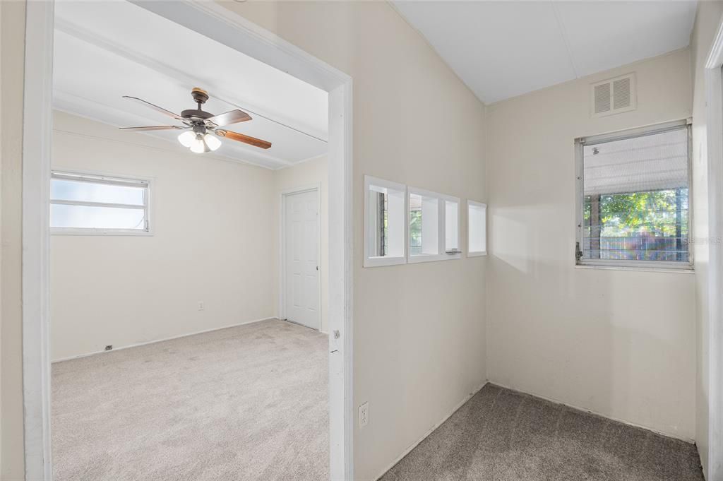 For Sale: $280,000 (2 beds, 2 baths, 1080 Square Feet)