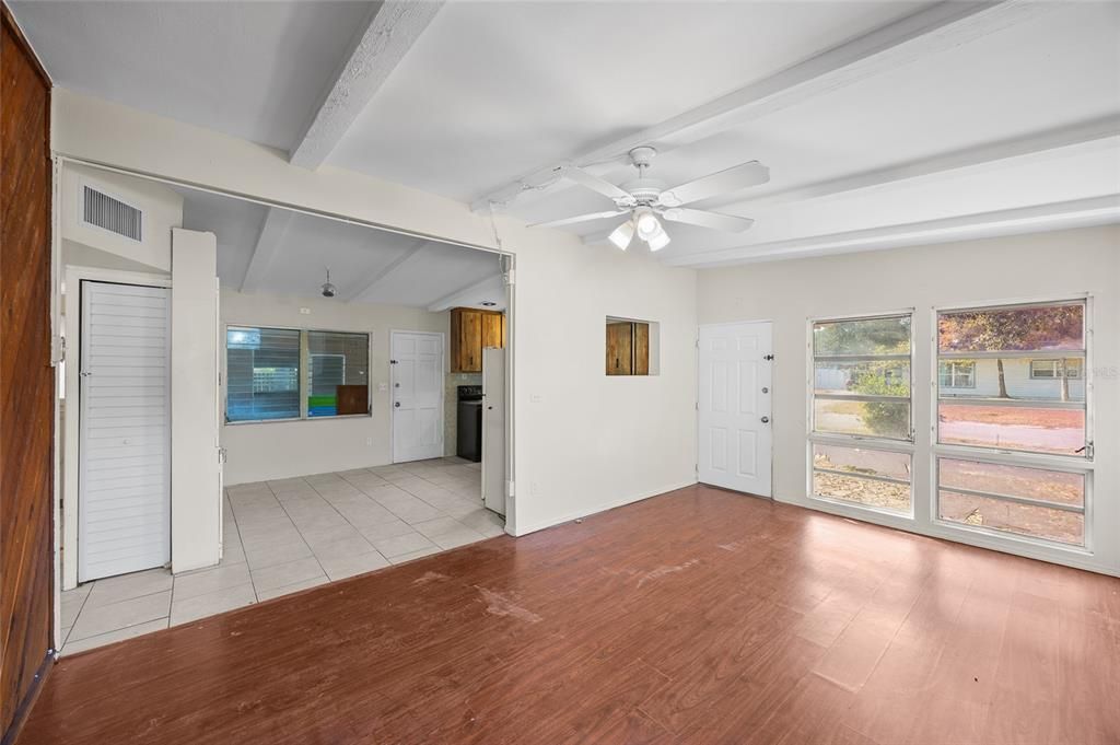 For Sale: $280,000 (2 beds, 2 baths, 1080 Square Feet)