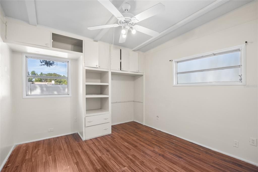 For Sale: $280,000 (2 beds, 2 baths, 1080 Square Feet)