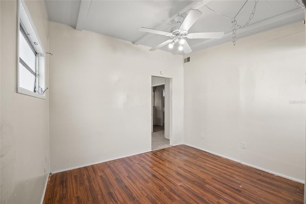 For Sale: $280,000 (2 beds, 2 baths, 1080 Square Feet)