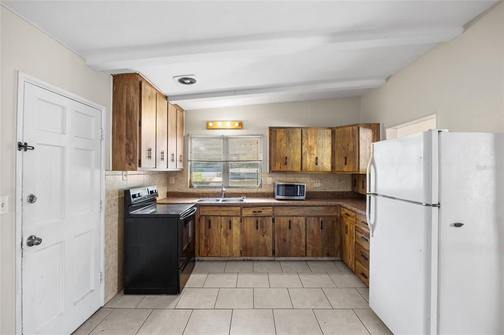 For Sale: $280,000 (2 beds, 2 baths, 1080 Square Feet)