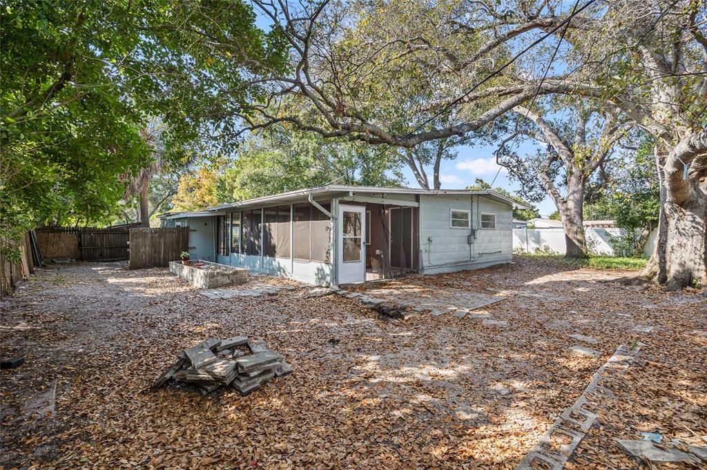 For Sale: $280,000 (2 beds, 2 baths, 1080 Square Feet)