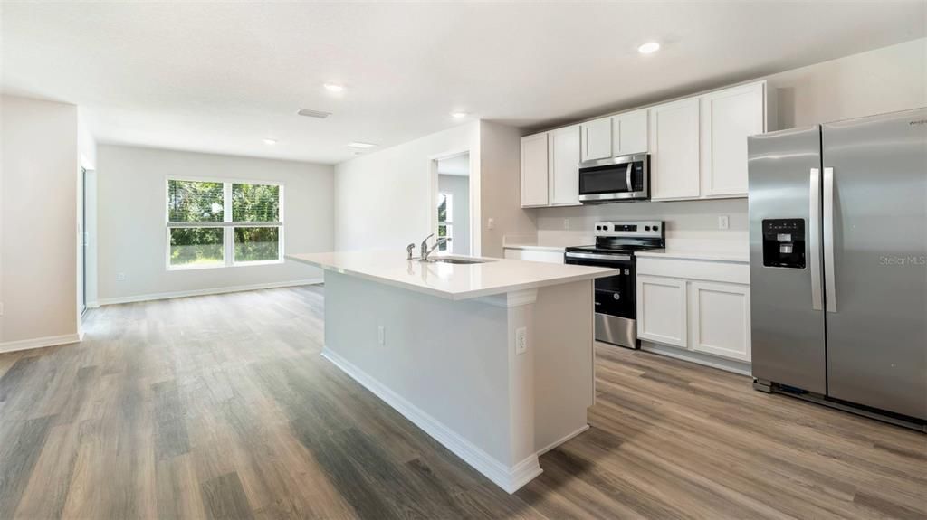 Active With Contract: $357,000 (3 beds, 2 baths, 1672 Square Feet)