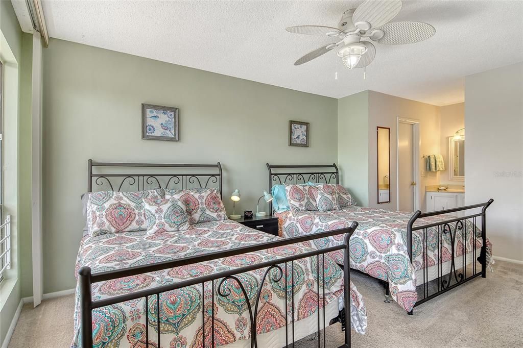 For Sale: $549,000 (2 beds, 2 baths, 1332 Square Feet)