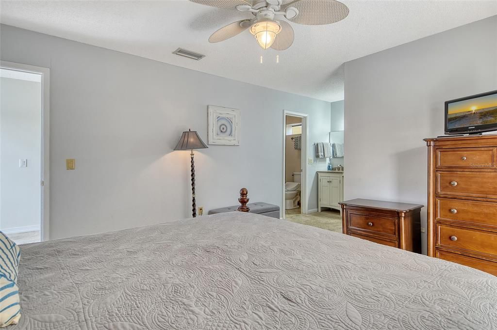 For Sale: $549,000 (2 beds, 2 baths, 1332 Square Feet)