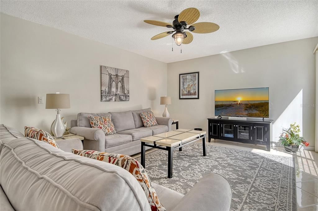 For Sale: $549,000 (2 beds, 2 baths, 1332 Square Feet)