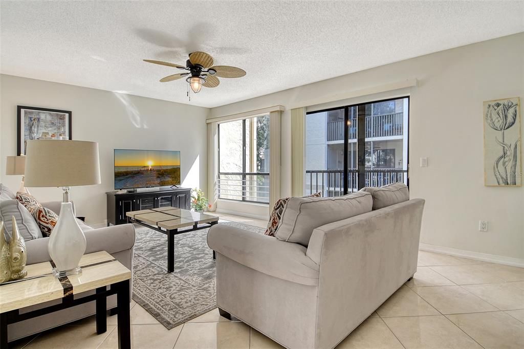 For Sale: $549,000 (2 beds, 2 baths, 1332 Square Feet)