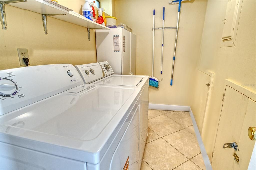 For Sale: $549,000 (2 beds, 2 baths, 1332 Square Feet)