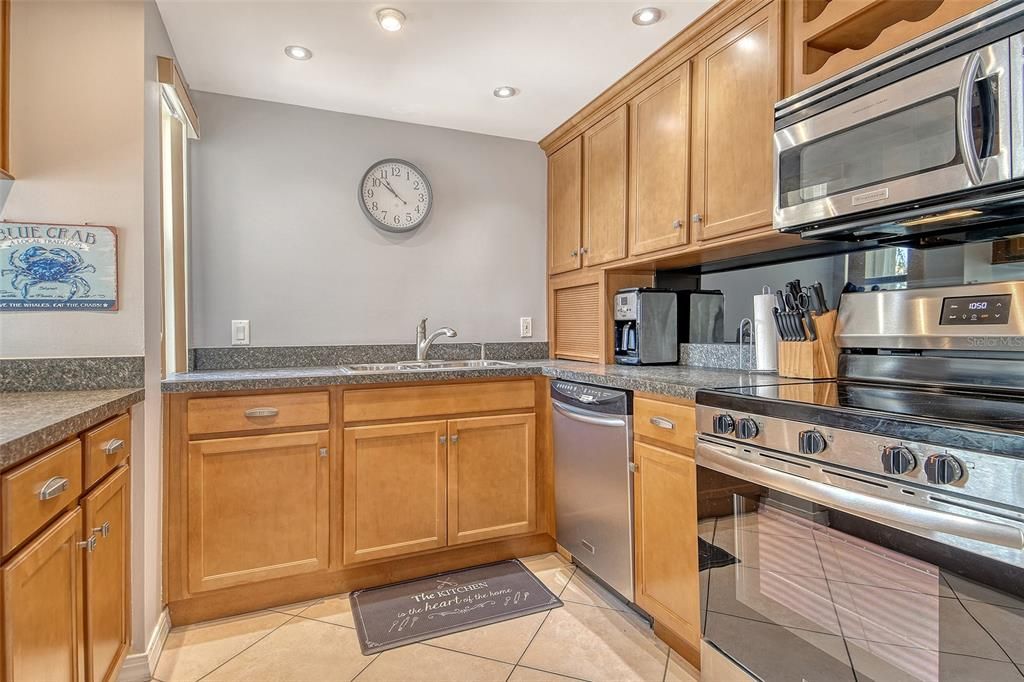 For Sale: $549,000 (2 beds, 2 baths, 1332 Square Feet)