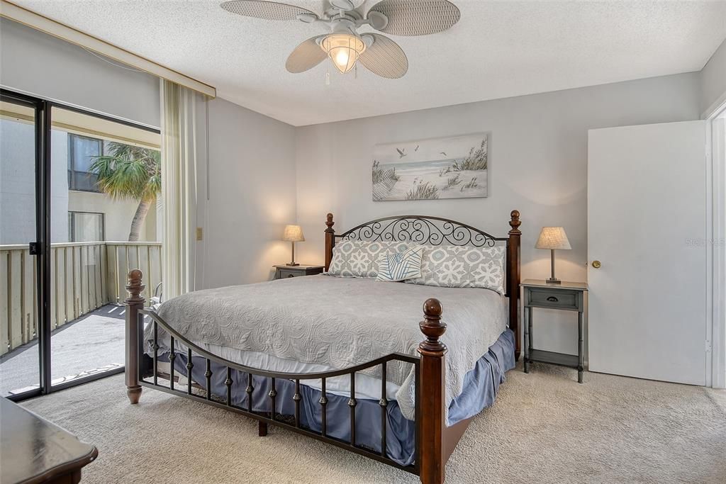 For Sale: $549,000 (2 beds, 2 baths, 1332 Square Feet)