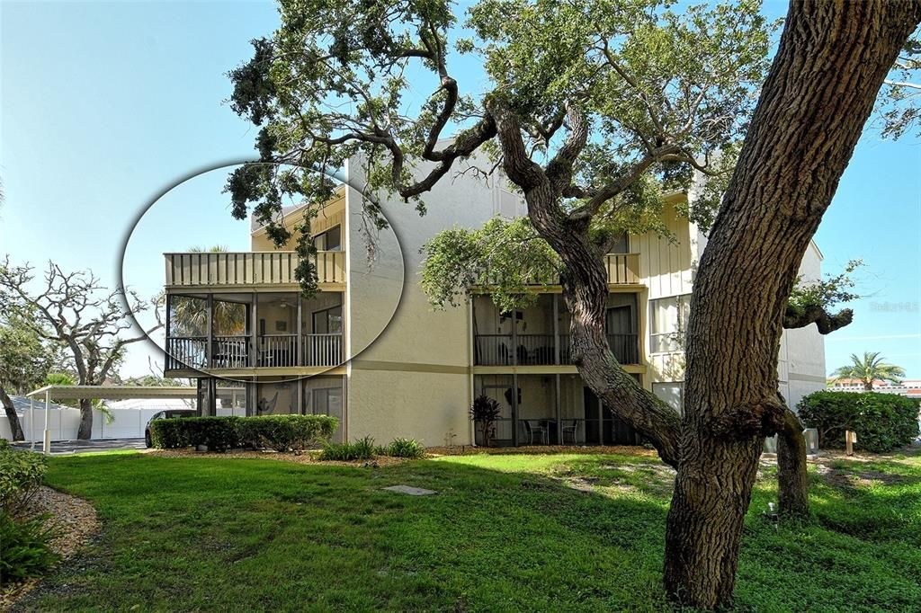 For Sale: $549,000 (2 beds, 2 baths, 1332 Square Feet)