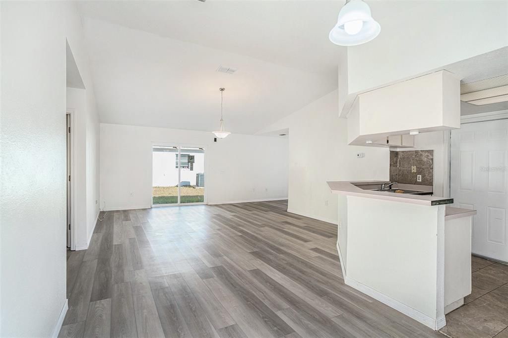 В аренду: $2,000 (3 спален, 2 ванн, 1260 Квадратных фут)