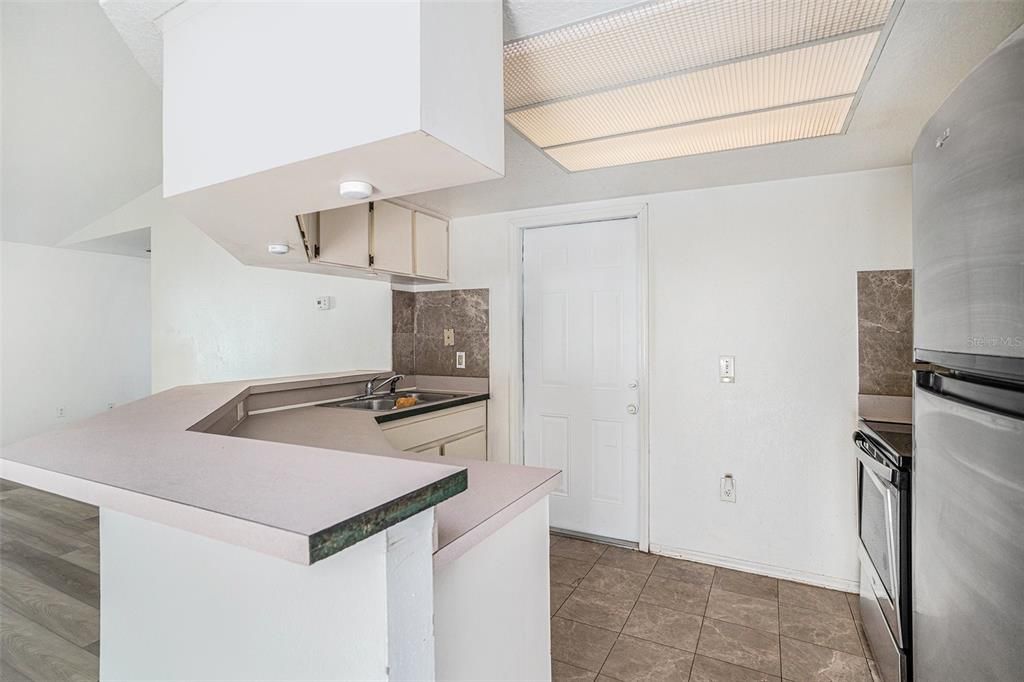 В аренду: $2,000 (3 спален, 2 ванн, 1260 Квадратных фут)