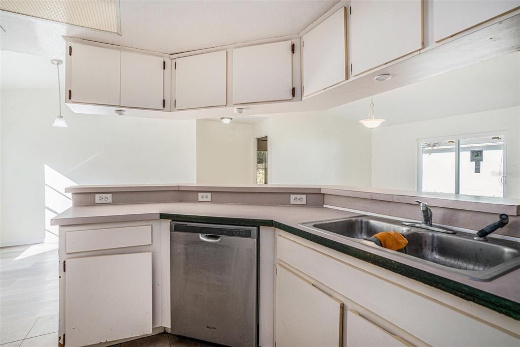 В аренду: $2,000 (3 спален, 2 ванн, 1260 Квадратных фут)