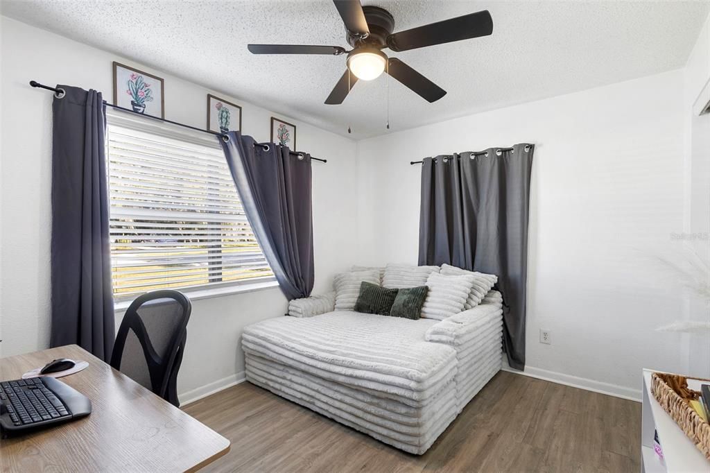 Active With Contract: $250,000 (3 beds, 1 baths, 1123 Square Feet)