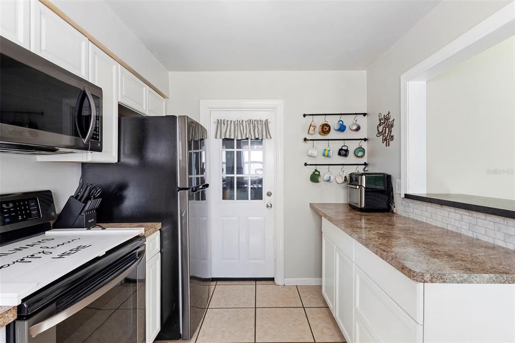 Active With Contract: $250,000 (3 beds, 1 baths, 1123 Square Feet)