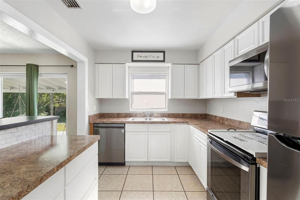 Active With Contract: $250,000 (3 beds, 1 baths, 1123 Square Feet)