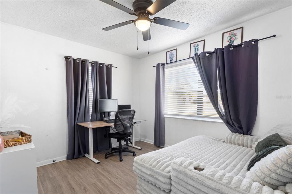 Active With Contract: $250,000 (3 beds, 1 baths, 1123 Square Feet)