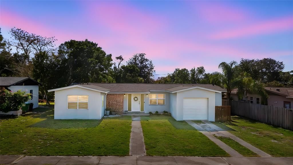 Active With Contract: $250,000 (3 beds, 1 baths, 1123 Square Feet)