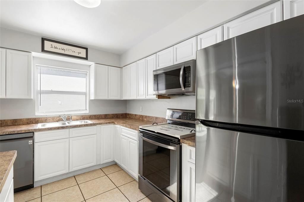 Active With Contract: $250,000 (3 beds, 1 baths, 1123 Square Feet)