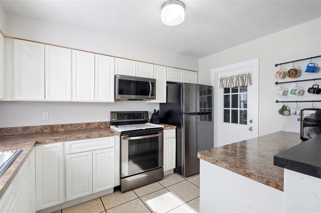 Active With Contract: $250,000 (3 beds, 1 baths, 1123 Square Feet)