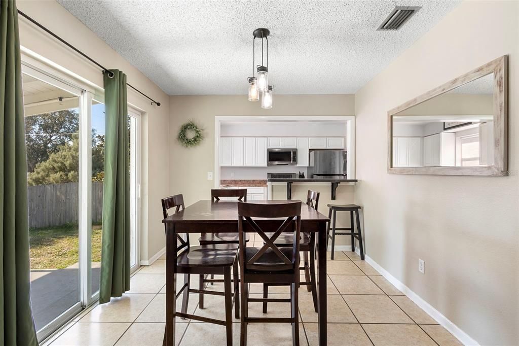 Active With Contract: $250,000 (3 beds, 1 baths, 1123 Square Feet)