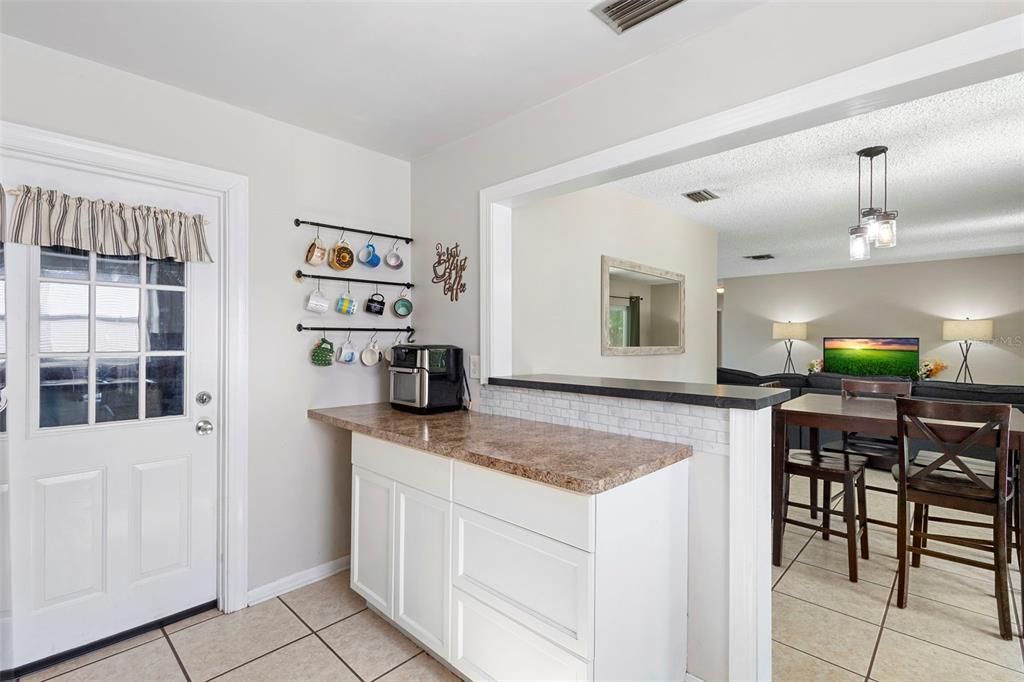 Active With Contract: $250,000 (3 beds, 1 baths, 1123 Square Feet)