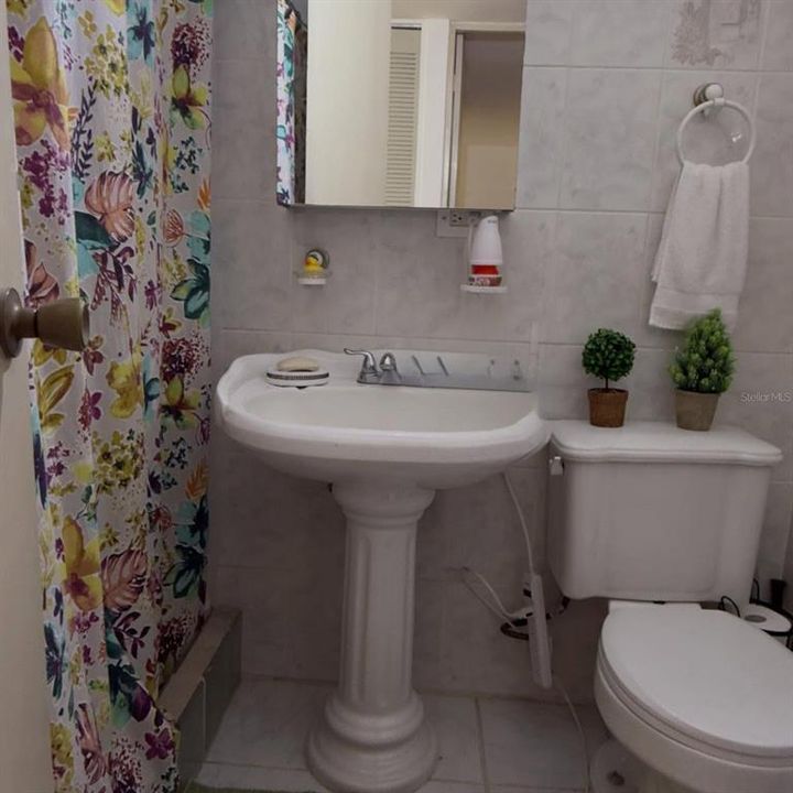 Под контрактом: $148,000 (3 спален, 1 ванн, 303 Квадратных фут)