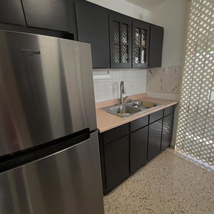 Под контрактом: $148,000 (3 спален, 1 ванн, 303 Квадратных фут)