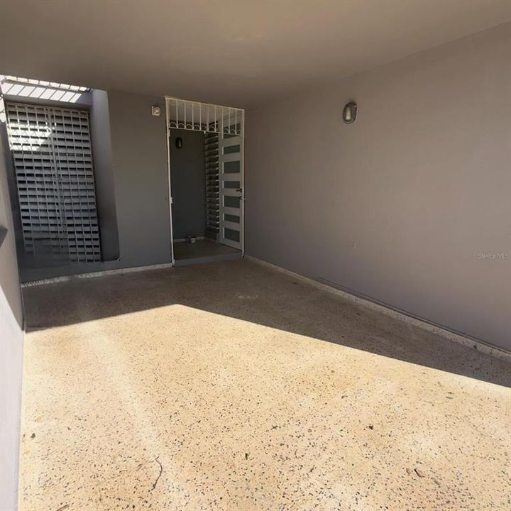 Под контрактом: $148,000 (3 спален, 1 ванн, 303 Квадратных фут)