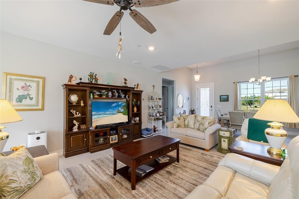 На продажу: $649,000 (4 спален, 3 ванн, 2415 Квадратных фут)