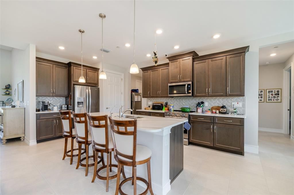 На продажу: $649,000 (4 спален, 3 ванн, 2415 Квадратных фут)