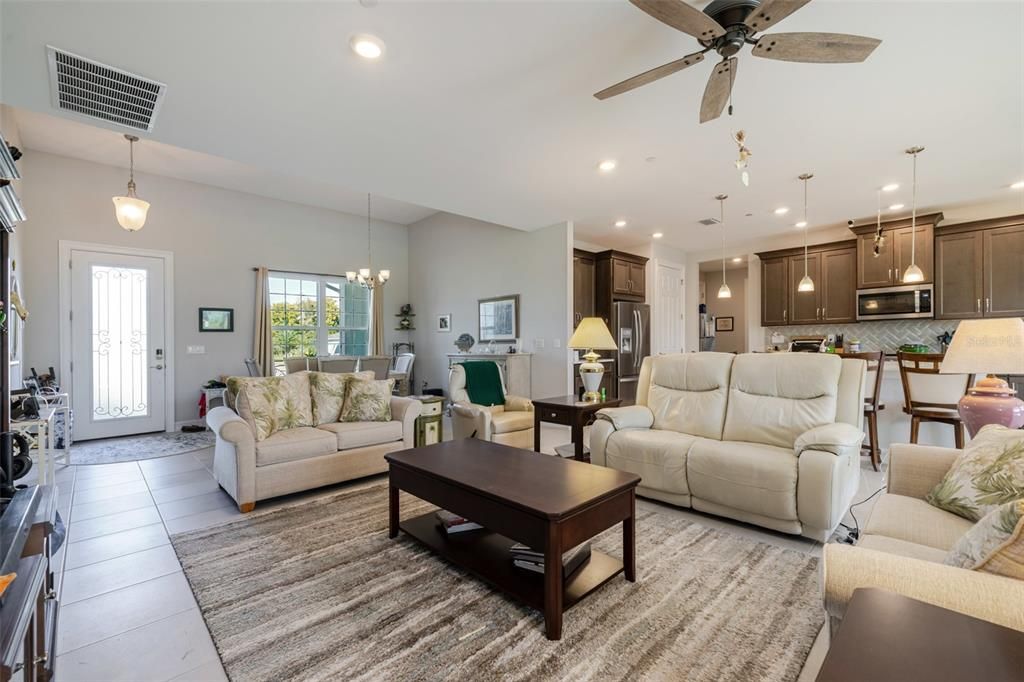 На продажу: $649,000 (4 спален, 3 ванн, 2415 Квадратных фут)